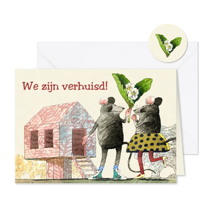 Vrolijke verhuiskaart van muizen met bloemen bij een huis