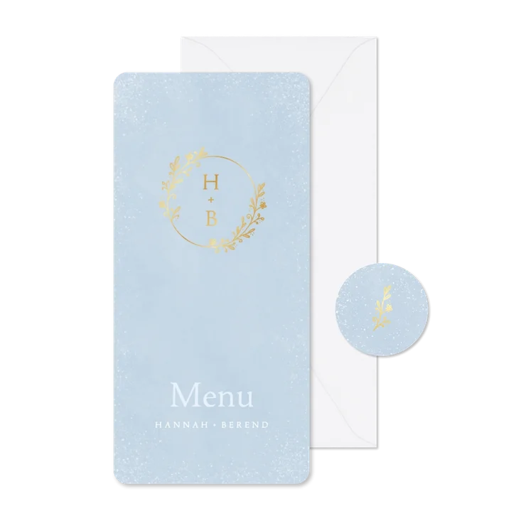 Winters trouwmenu in lichtblauw met ornament en initialen