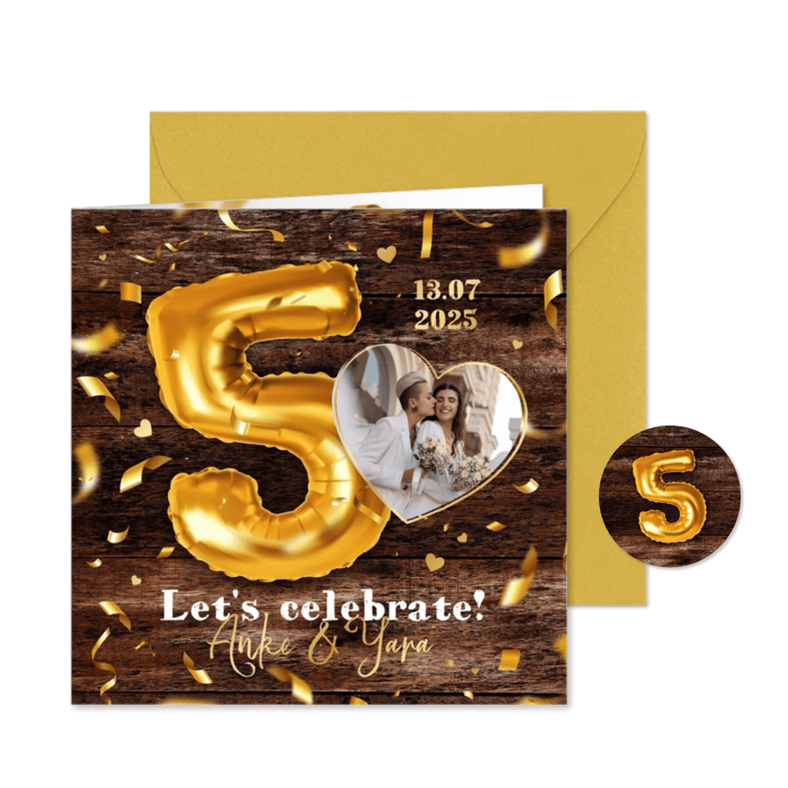 5 jaar getrouwd uitnodiging jubileum ballonnen confetti hout - Kaartimpressie