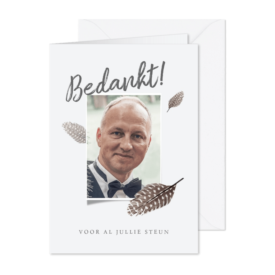 Bedankkaart stijlvol met veertje en foto - Kaartimpressie