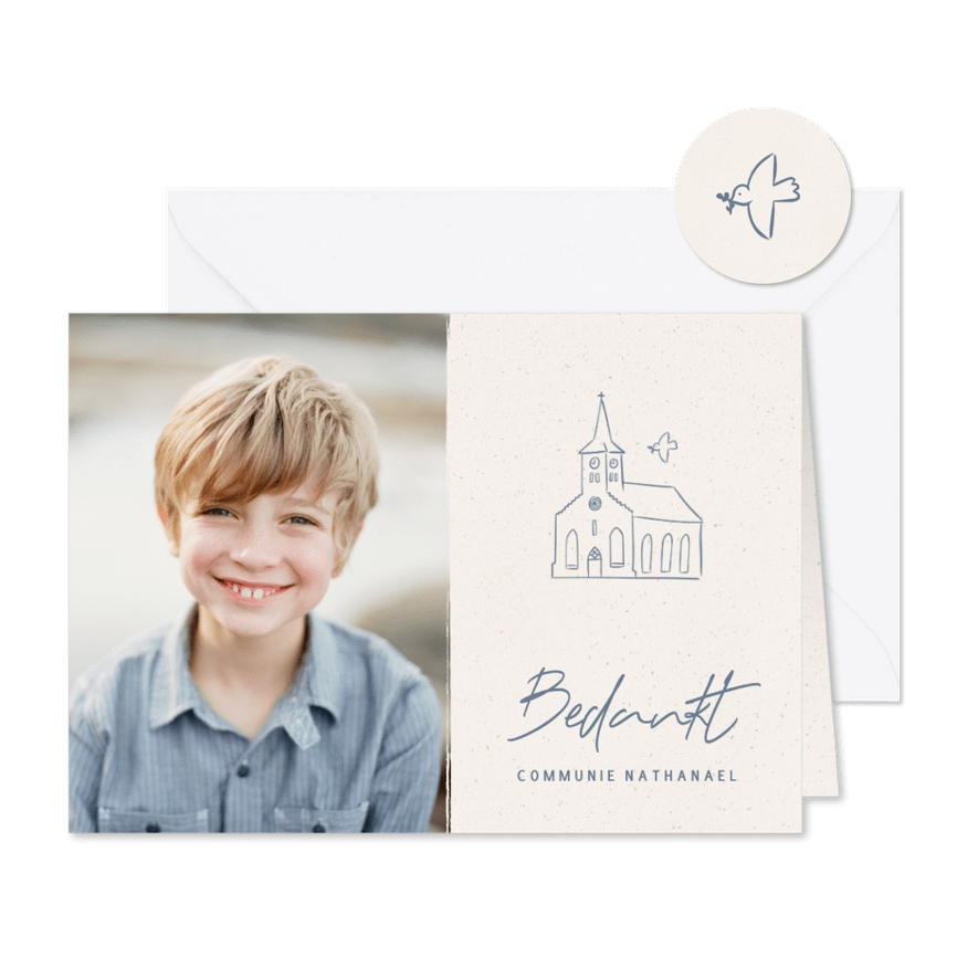 Bedankkaartje communie met illustratie van kerkje en duifje - Kaartimpressie