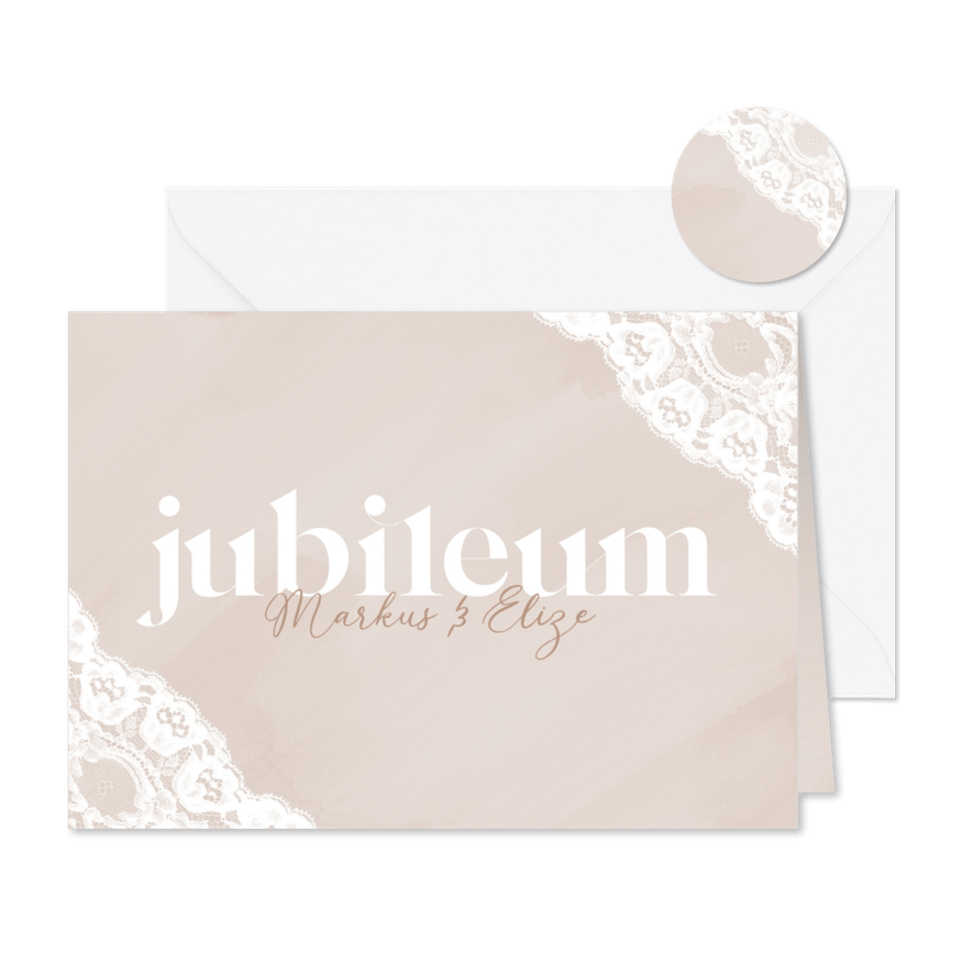 Beige jubileum uitnodiging met wit kant  - Kaartimpressie