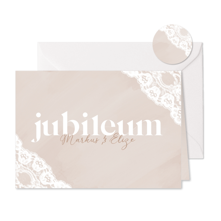 Beige jubileum uitnodiging met wit kant - Kaartimpressie