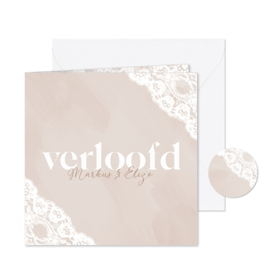 Beige waterverf verloofdkaart met kant en witte typografie - Kaartimpressie