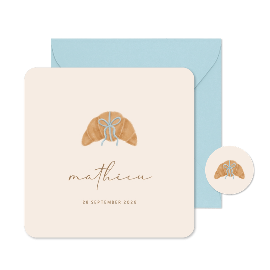 Bijzonder geboortekaartje croissantje met blauw strikje  - Kaartimpressie