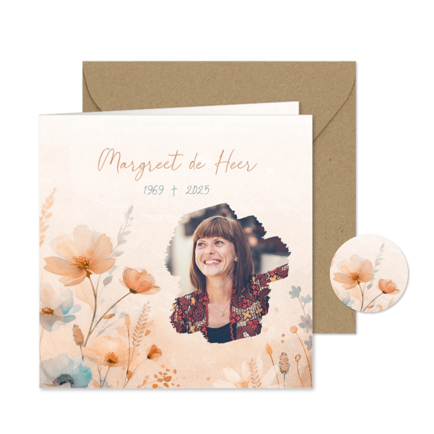 Botanische rouwkaart eigen foto en zachte aquarel bloemen - Kaartimpressie