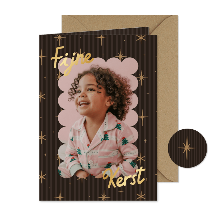 Bruine foto kerstkaart met streepjes, sterren en goudfolie - Kaartimpressie