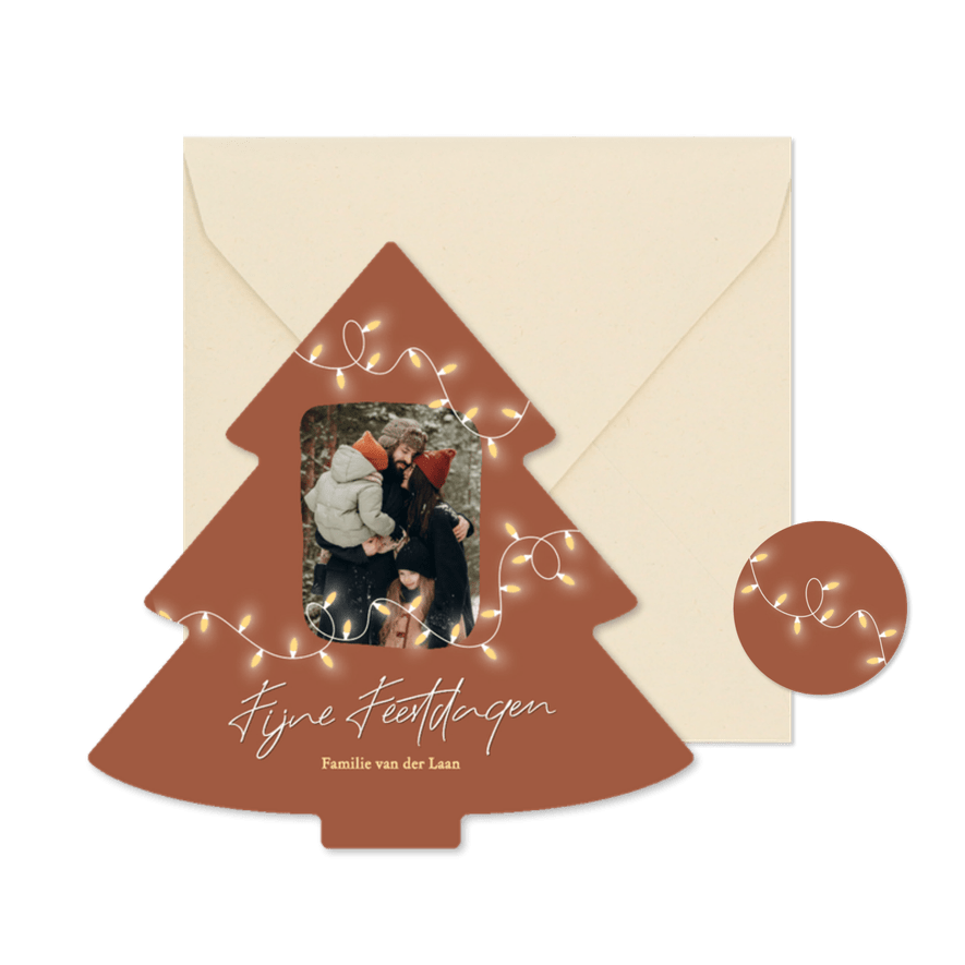 Bruine kerstkaart kerstboom met lampjes en foto - Kaartimpressie