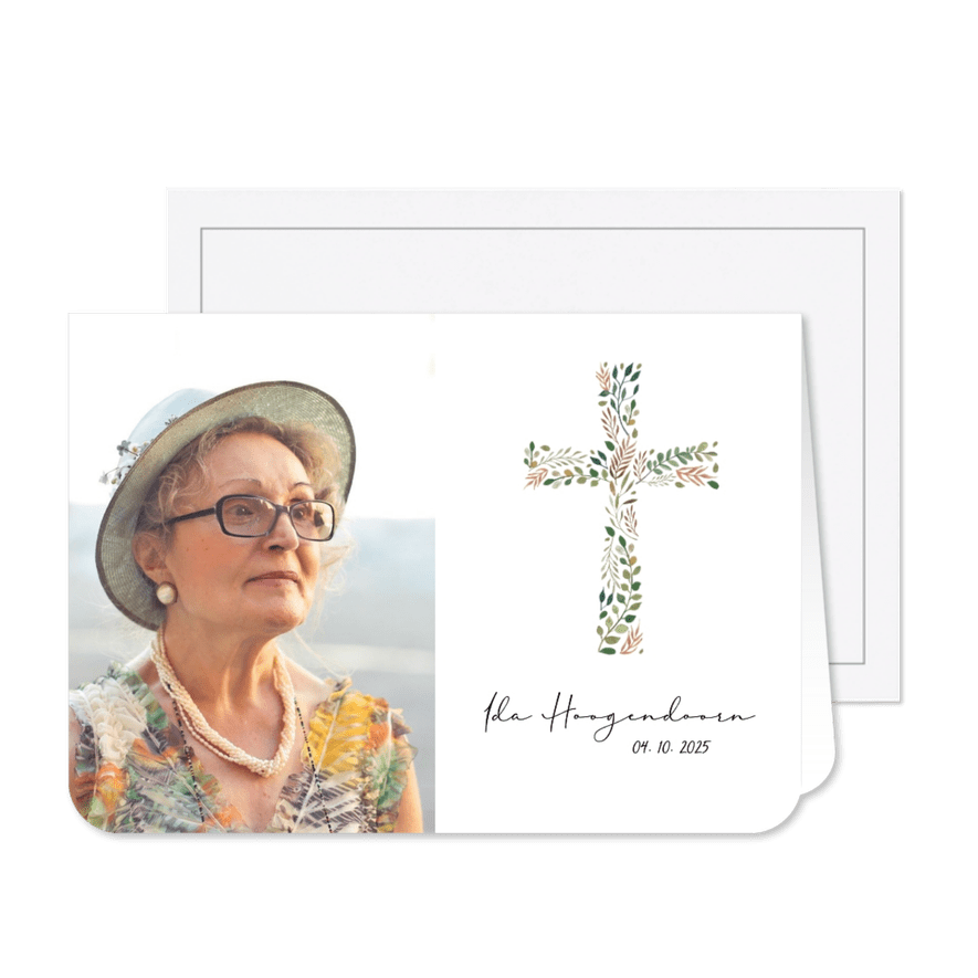 Christelijke rouwkaart met grote foto en botanisch kruis - Kaartimpressie