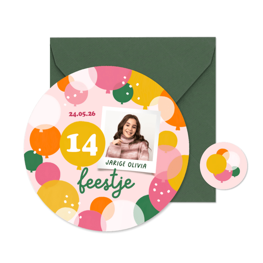 Cirkelvormige uitnodiging kleurrijk ballonnen confetti foto - Kaartimpressie