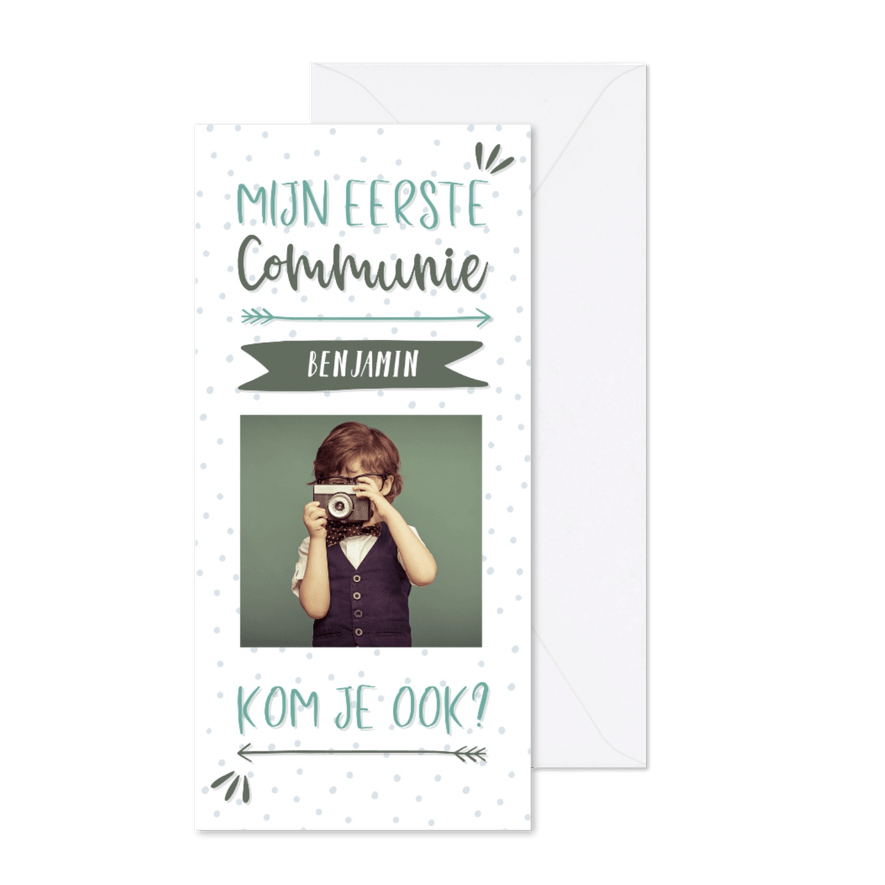 Communiekaart typografisch met confetti en eigen foto jongen - Kaartimpressie