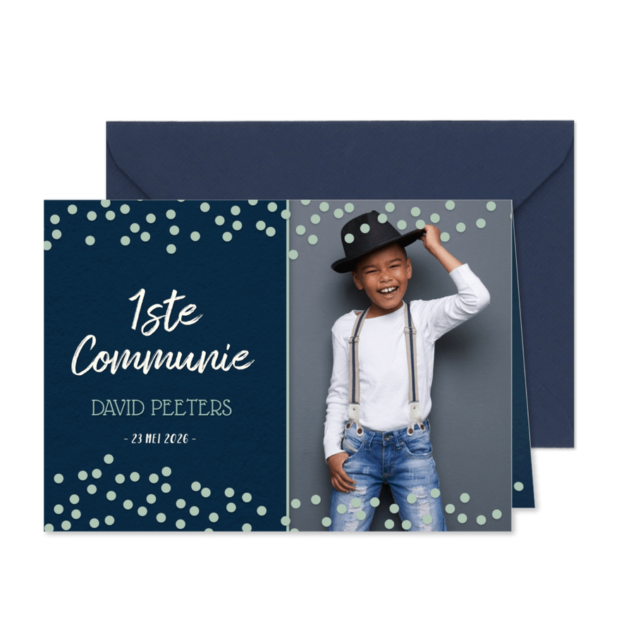 Communiekaart uitnodiging jongen - blauw met blauwe confetti - Kaartimpressie