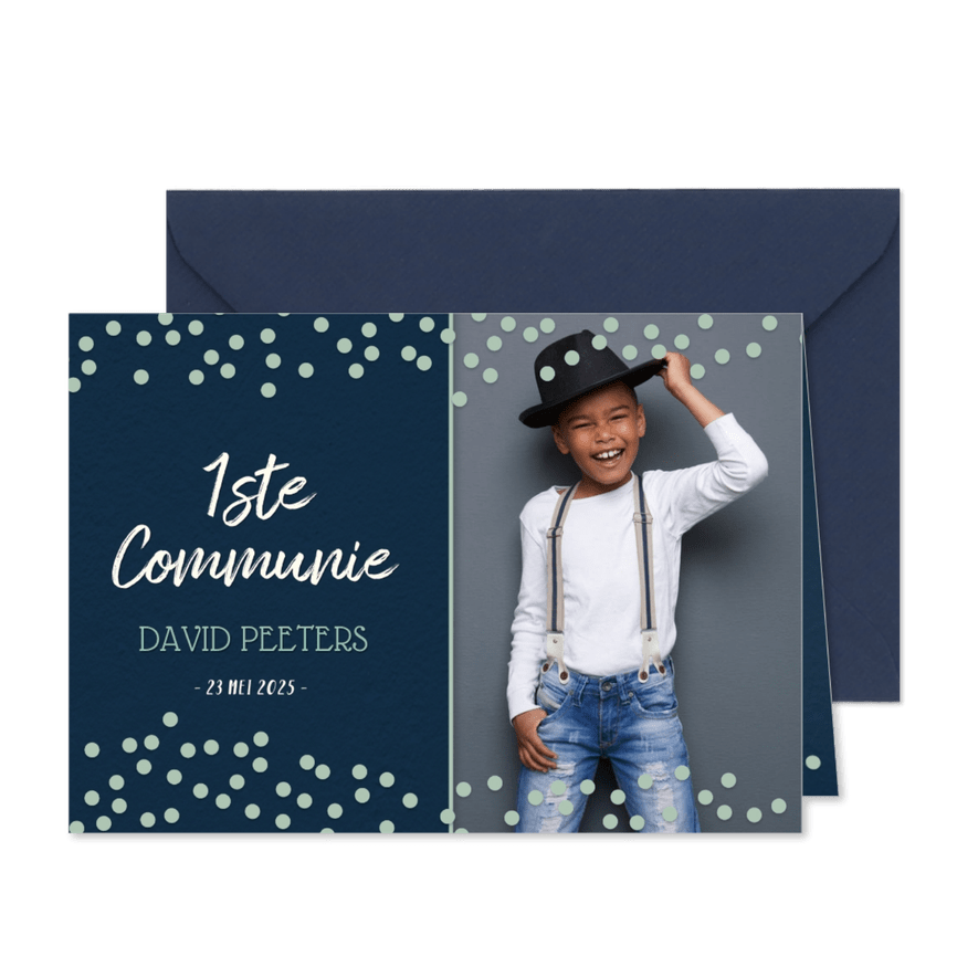 Communiekaart uitnodiging jongen - blauw met blauwe confetti - Kaartimpressie