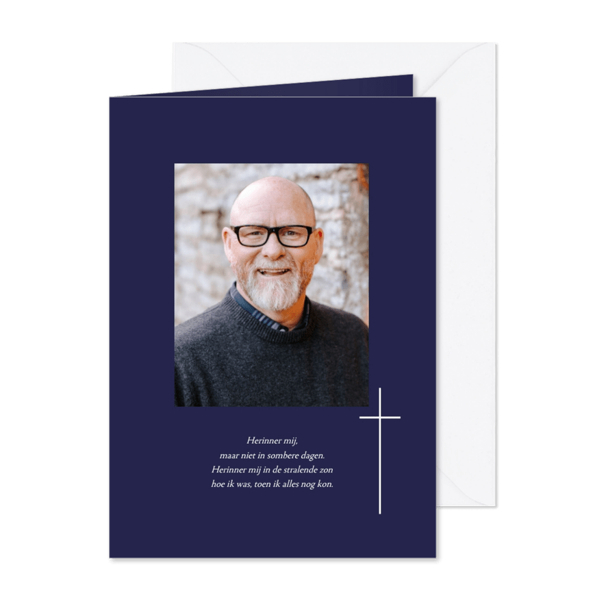 Donkerblauw bidprentje met een subtiel kruisje - Kaartimpressie