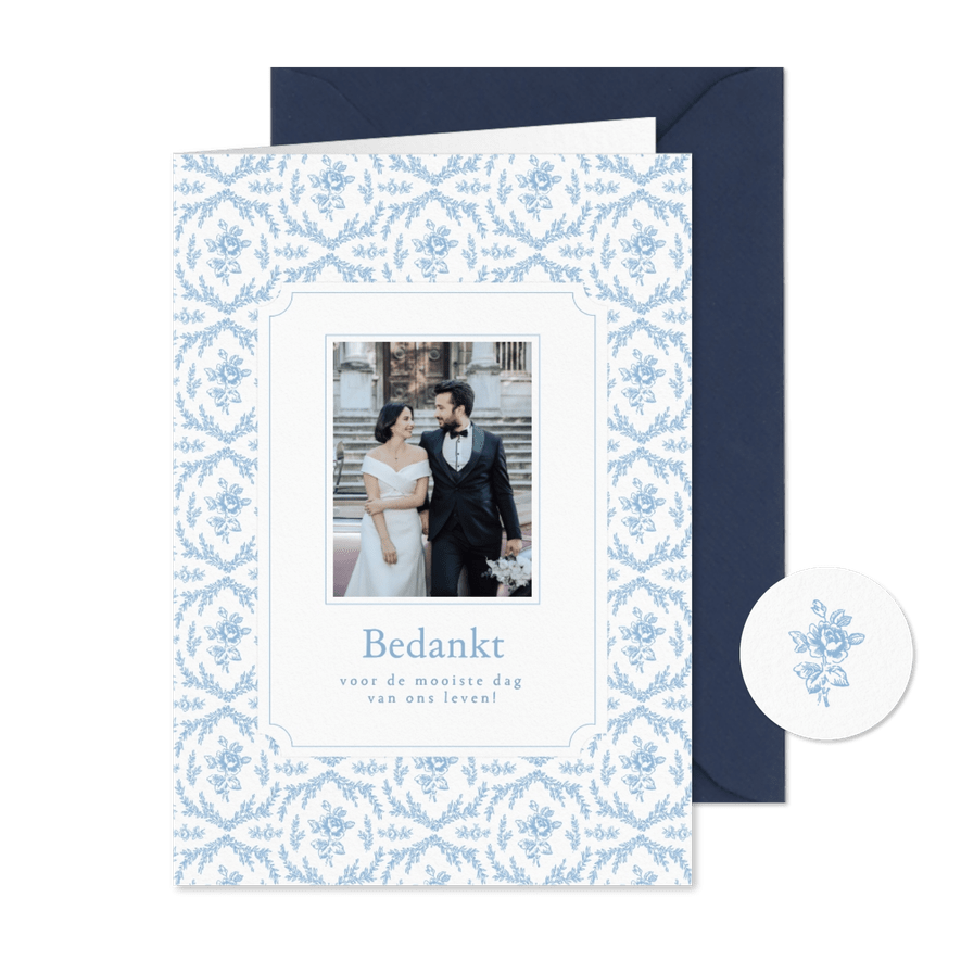 Elegante bedankkaart huwelijk met blauw roze patroon en foto - Kaartimpressie