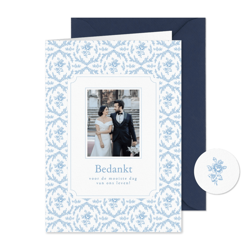 Elegante bedankkaart huwelijk met blauw roze patroon en foto - Kaartimpressie