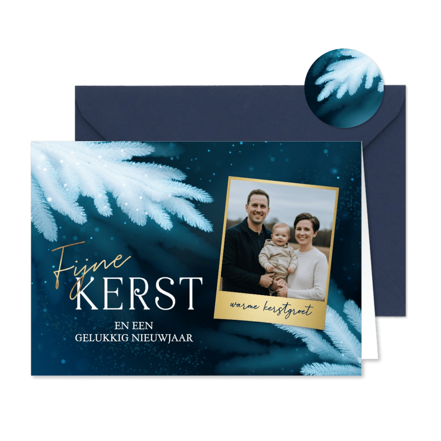 Familie foto kerstkaart blauw met takken - Kaartimpressie
