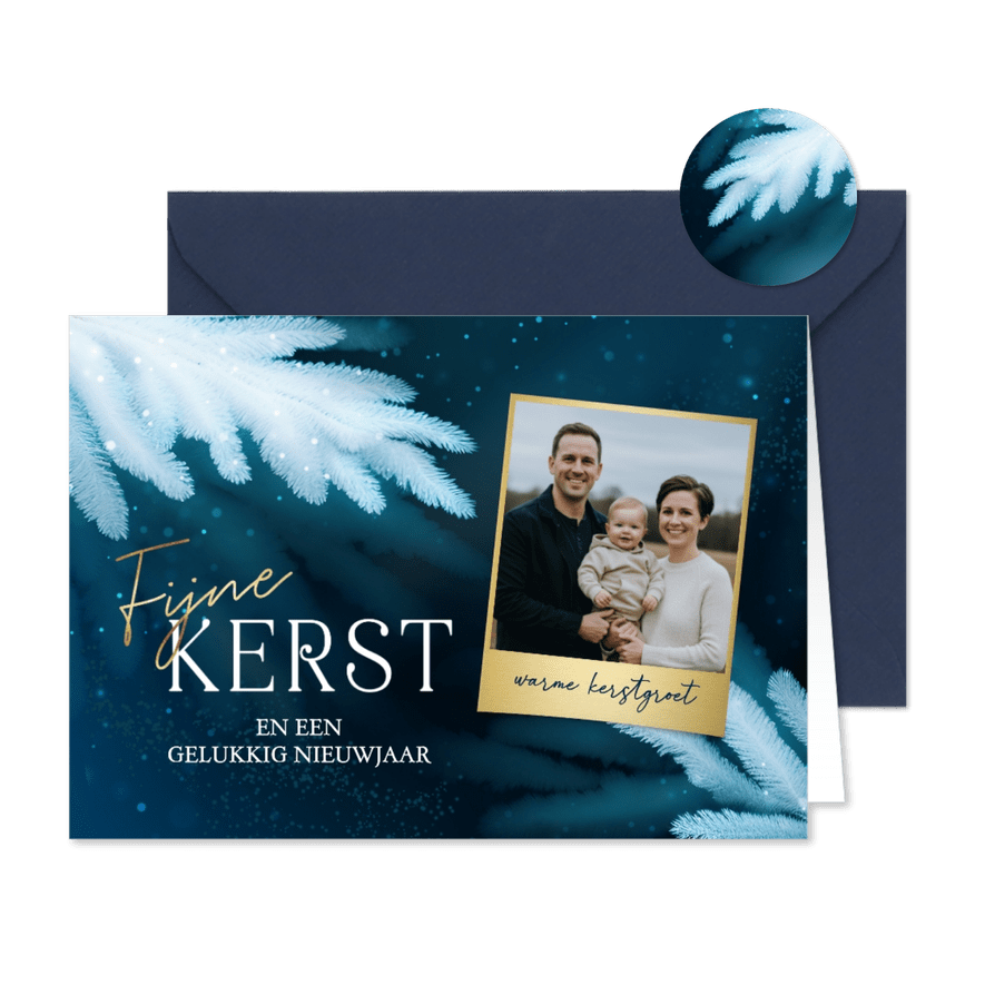 Familie foto kerstkaart blauw met takken - Kaartimpressie