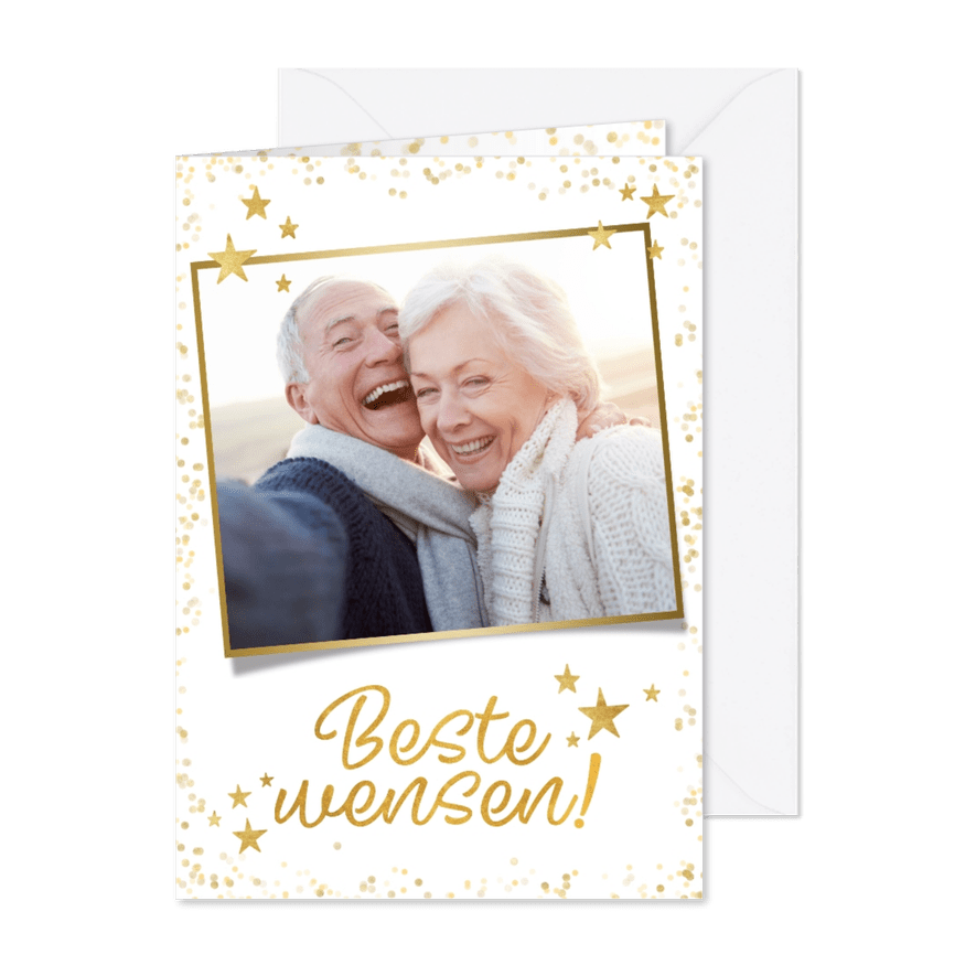 Feestelijke nieuwjaarskaart met gouden sterren en typografie - Kaartimpressie