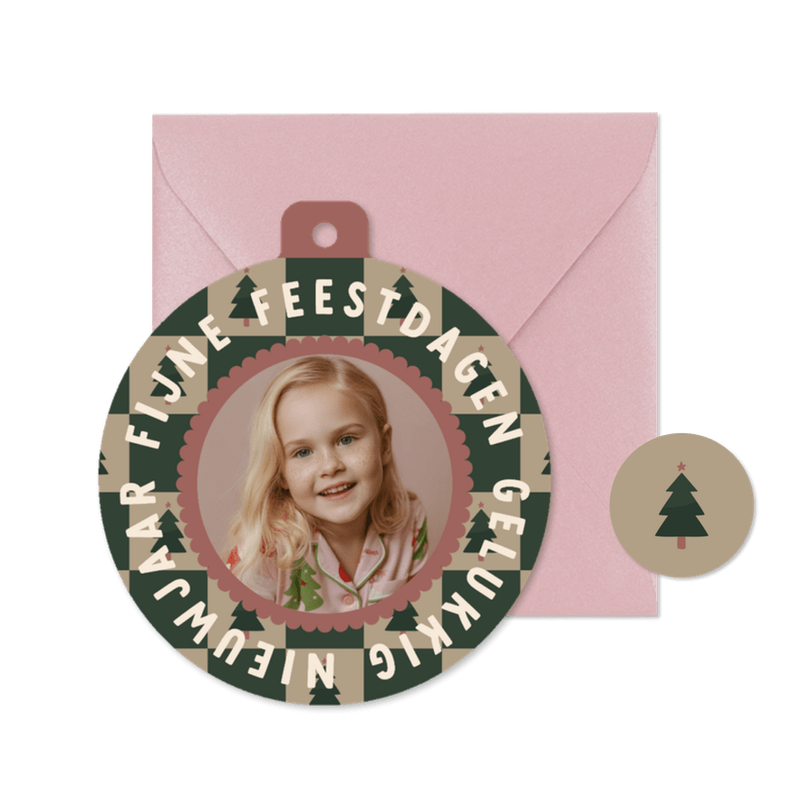 Foto kerstbalvorm kaart blokjespatroon kerstboompjes - Kaartimpressie