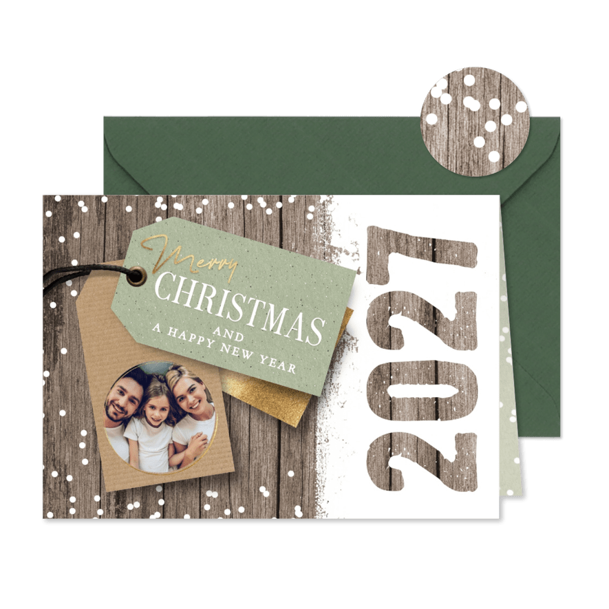 Foto kerstkaart 2027 label op hout sneeuw - Kaartimpressie