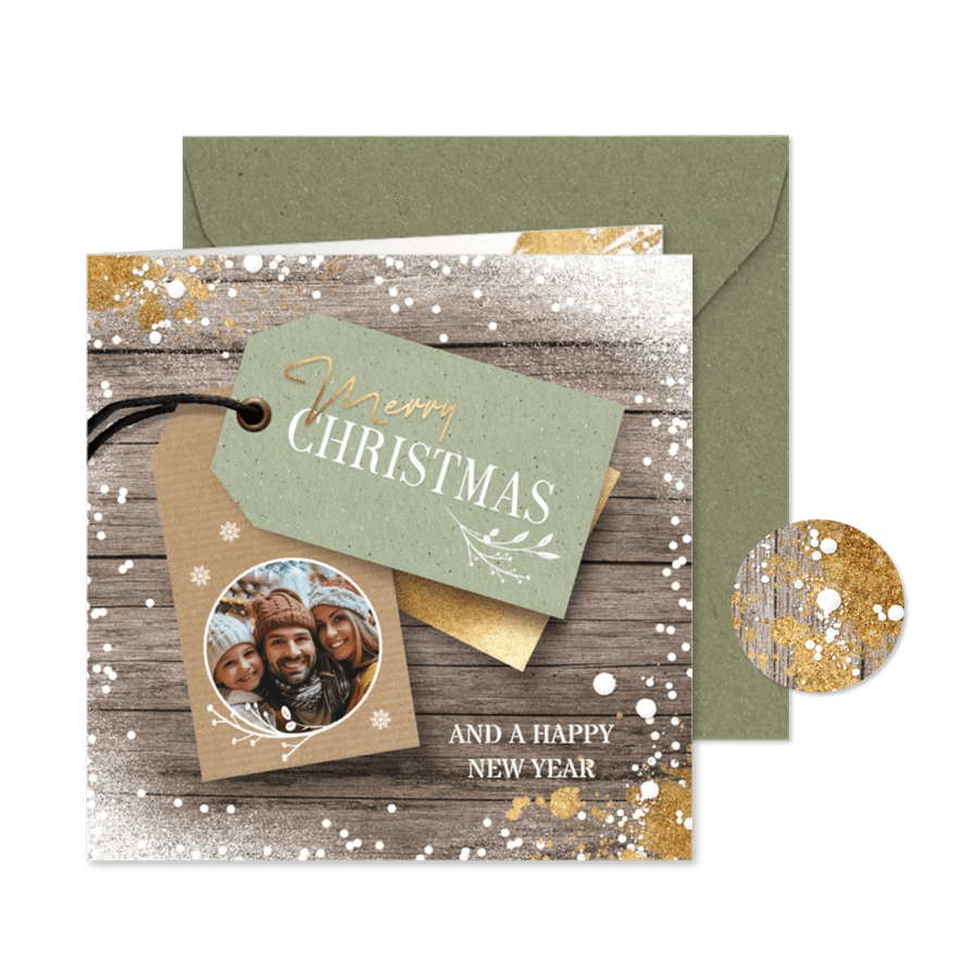 Foto kerstkaart met label op hout - Kaartimpressie