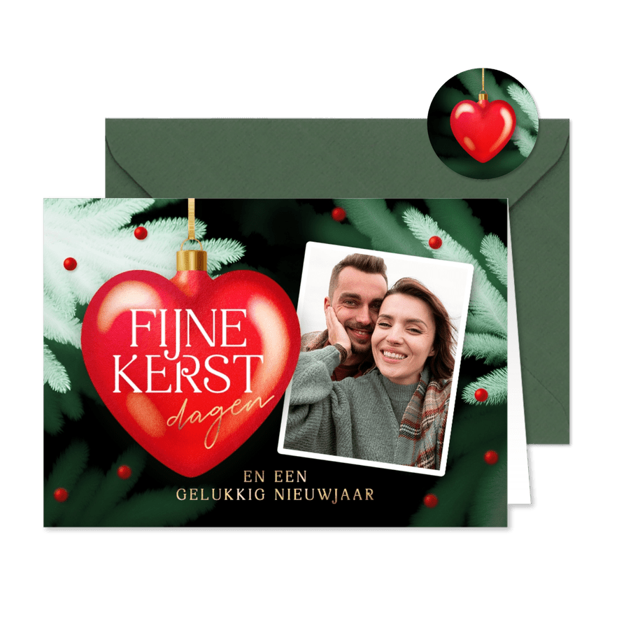 Foto kerstkaart met rood hart kerstbal - Kaartimpressie