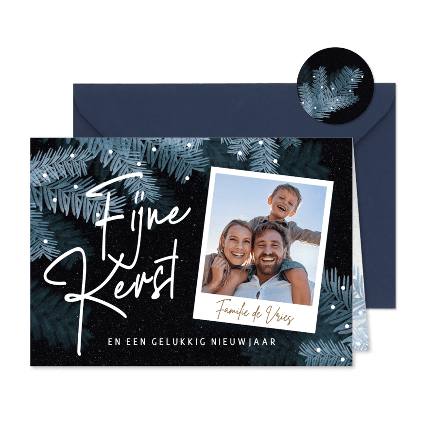 Foto kerstkaartje winter dennentakjes blauw - Kaartimpressie