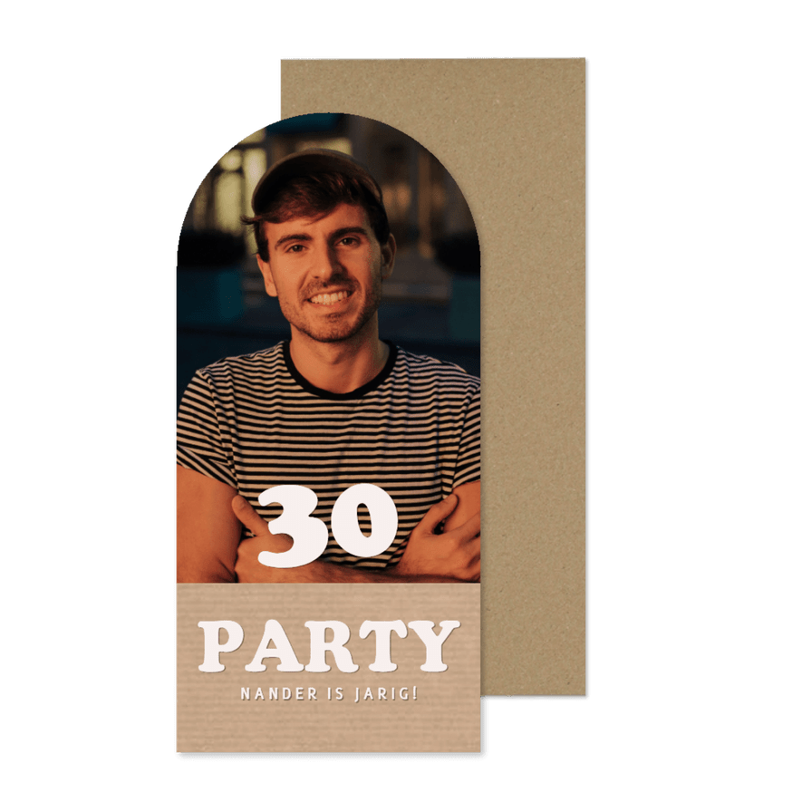Foto uitnodiging in boogvorm kraftpapier look - Kaartimpressie