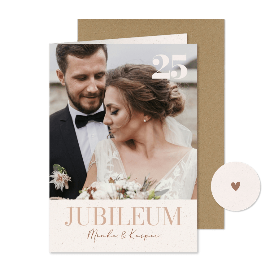 Fotokaart huwelijksjubileum met beige papiertextuur - Kaartimpressie