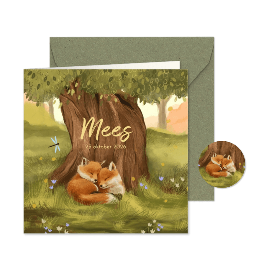 Geboortekaartje met vosjes in het bos liggend in het gras - Kaartimpressie