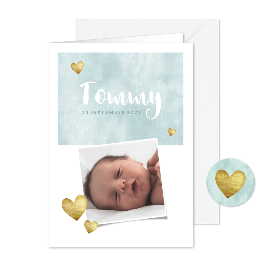 Geboortekaartje voor jongen met waterverf en gouden hartjes - Kaartimpressie