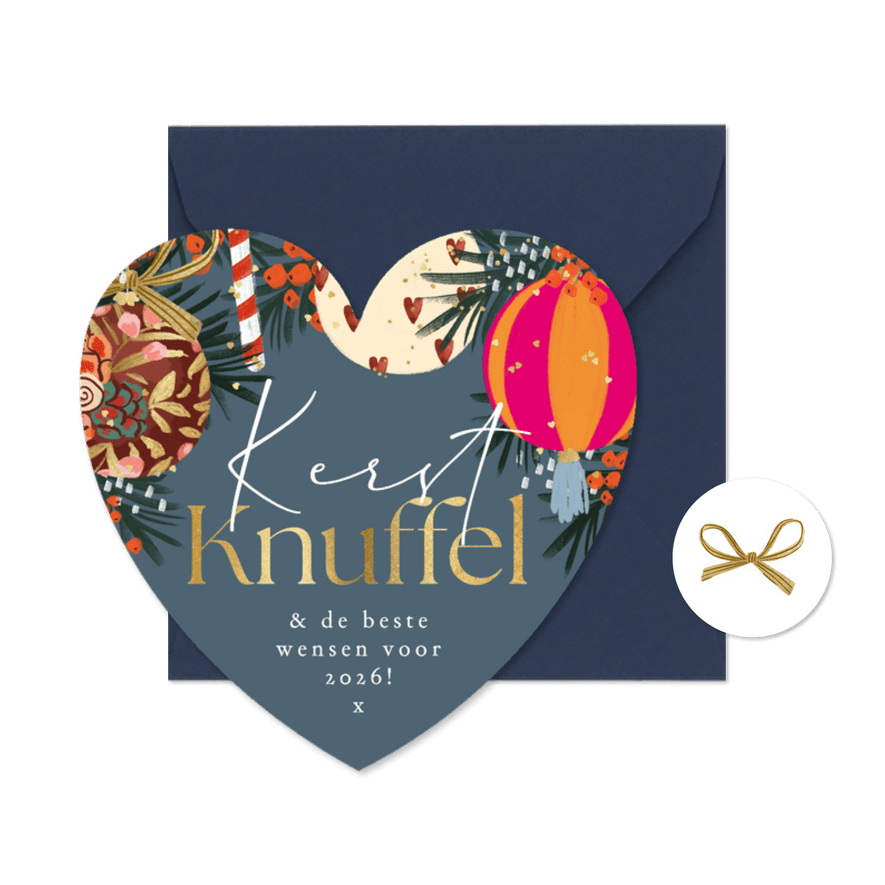 Hartvormige kerstkaart kerstknuffel kerstbal goud hartjes - Kaartimpressie
