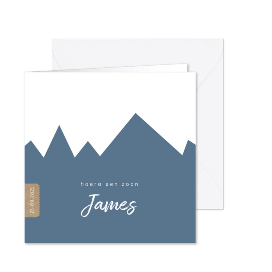 Hip geboortekaartje met blauwe bergen achtergrond - Kaartimpressie
