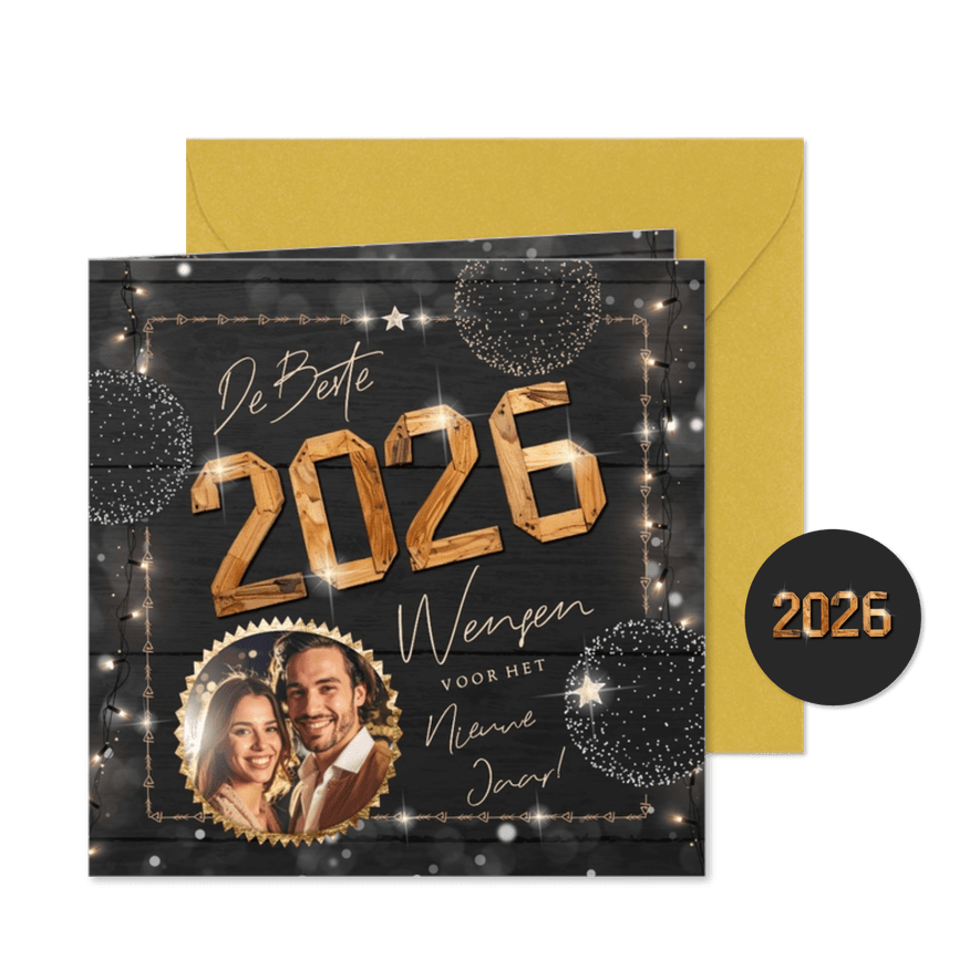 Hippe nieuwjaarskaart met houten jaartal en eigen foto - Kaartimpressie
