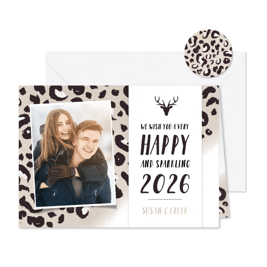 Hippe nieuwjaarskaart met taupe panterprint en eigen foto - Kaartimpressie