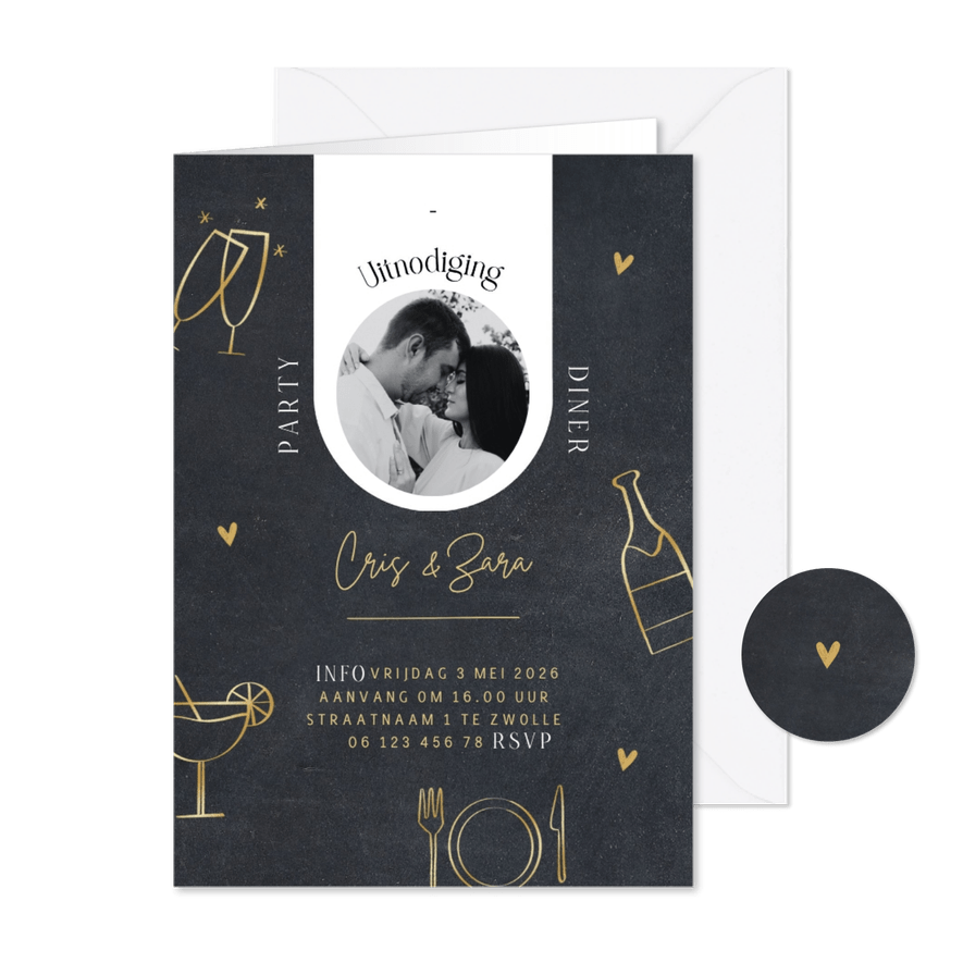 Hippe uitnodiging diner goud foto doodles en krijtbord - Kaartimpressie
