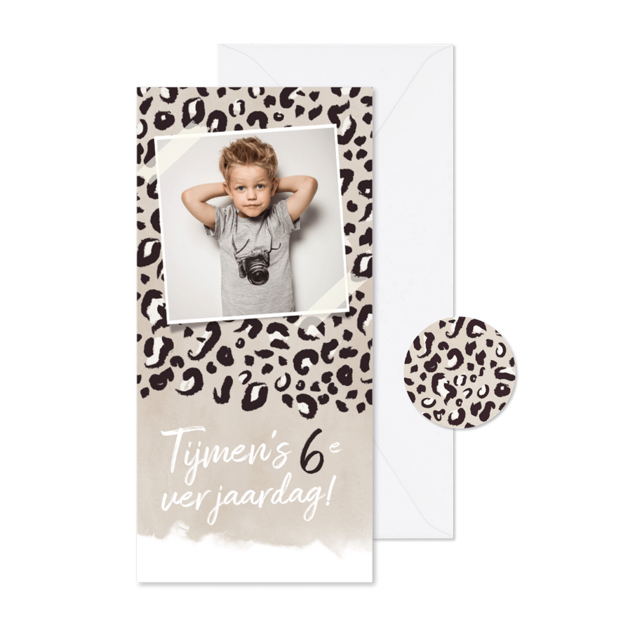 Hippe uitnodiging kinderfeestje jongen met panterprint - Kaartimpressie