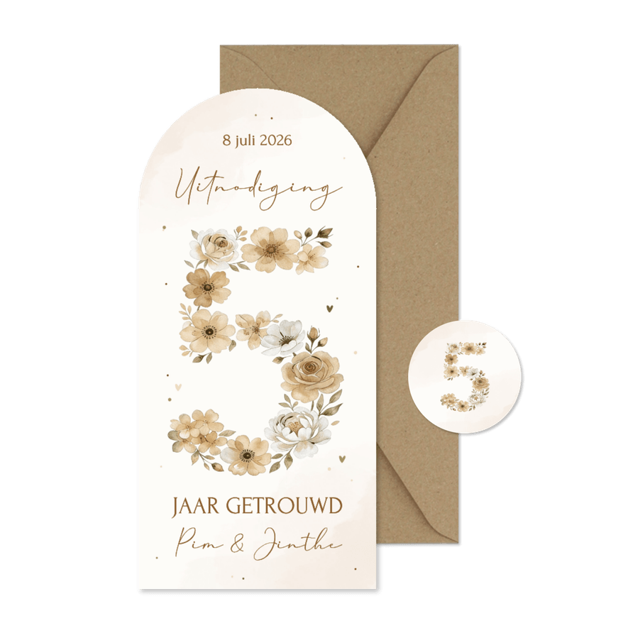 Jubileum uitnodiging 5 jaar in bloemen beige hoge boog - Kaartimpressie