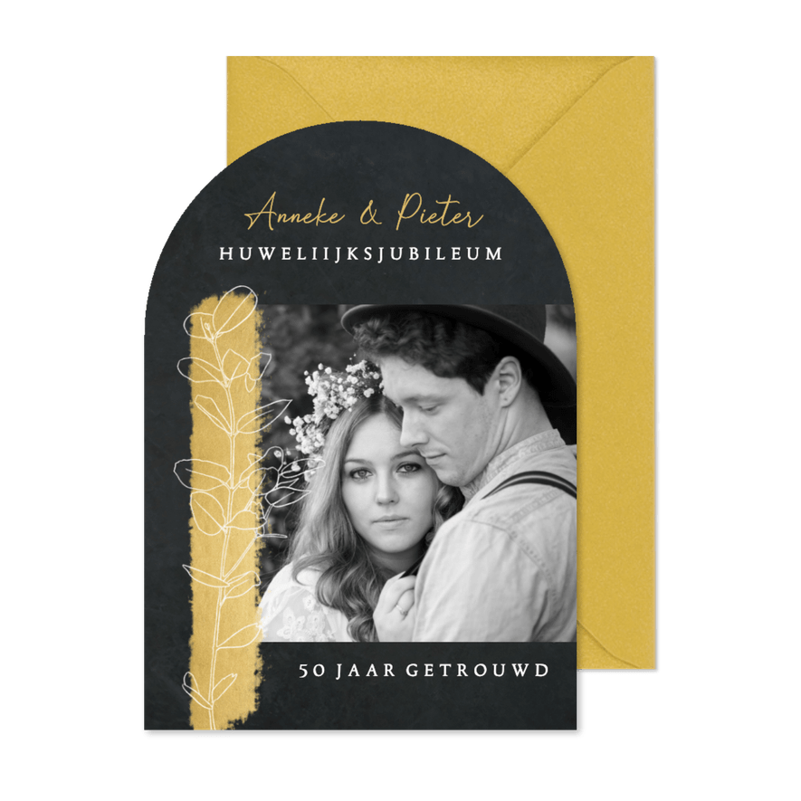 Jubileum uitnodiging in boog wit takje gouden streep en foto - Kaartimpressie