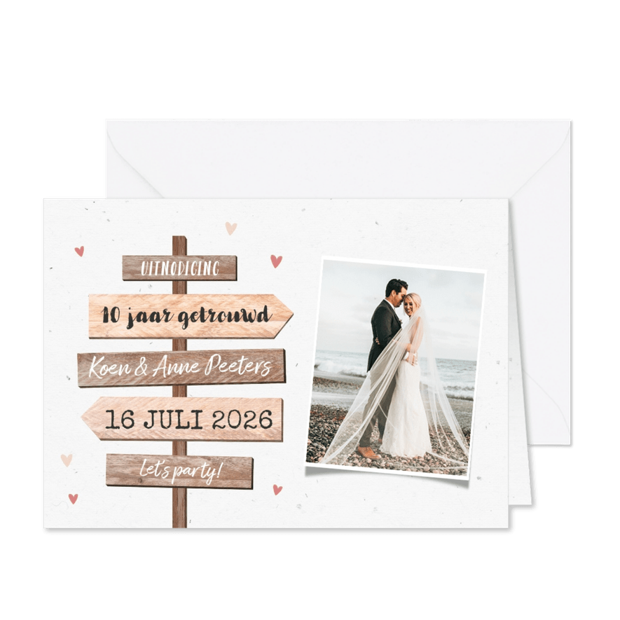 Jubileum uitnodiging wegwijzers hout foto huwelijk - Kaartimpressie