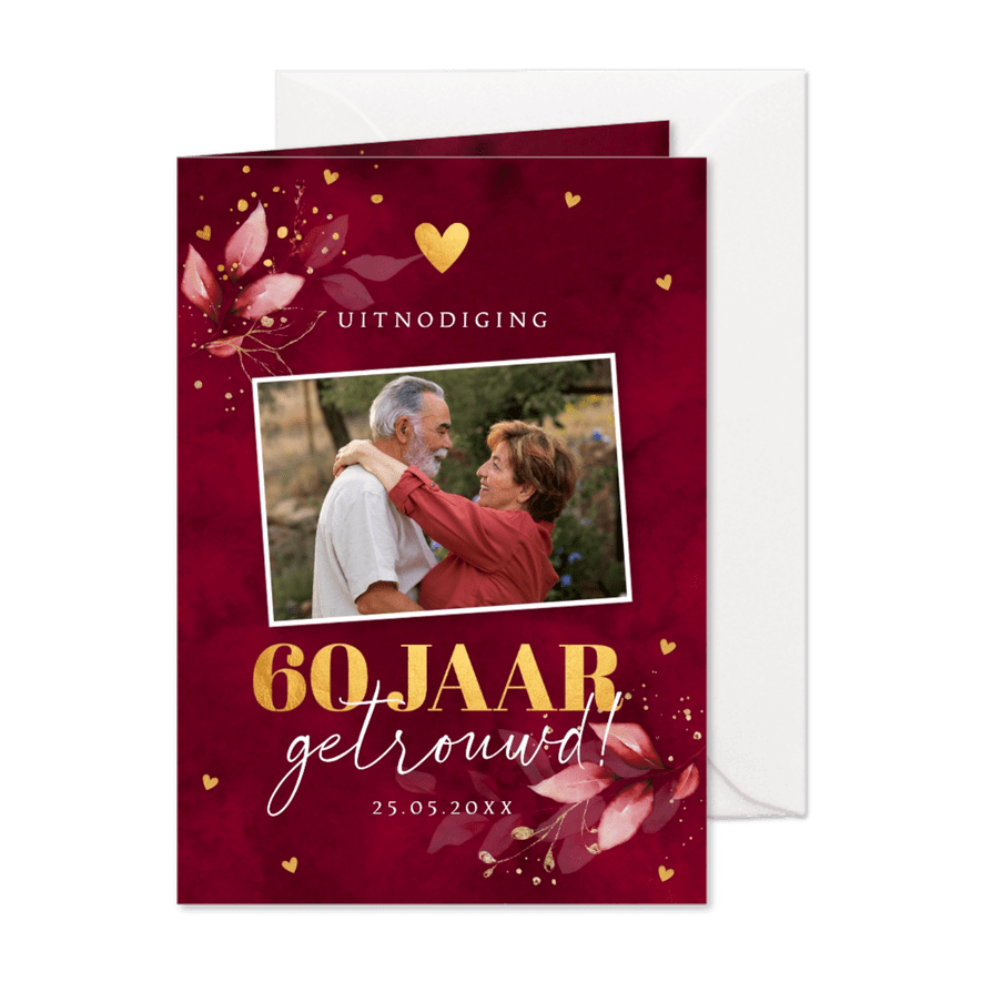 Jubileumkaart donkerrood foto 60 jaar getrouwd goudlook - Kaartimpressie