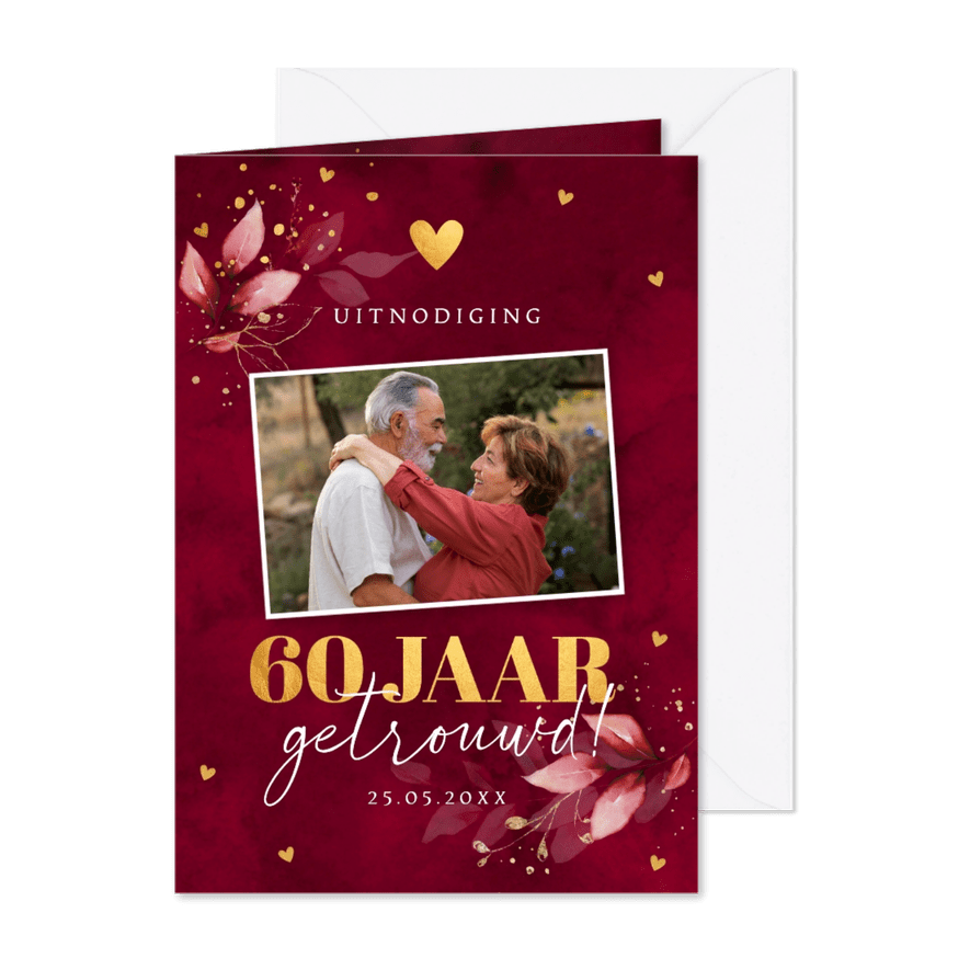 Jubileumkaart donkerrood foto 60 jaar getrouwd goudlook - Kaartimpressie
