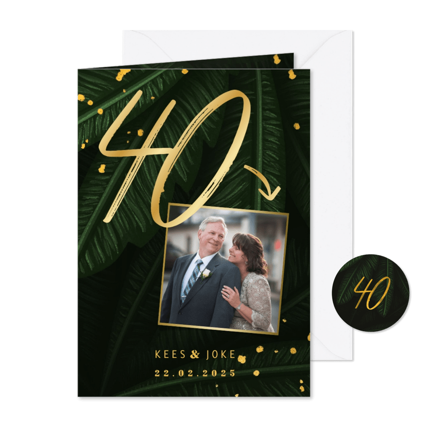 Jubileumkaart jungle bladeren met gouden '40' en foto - Kaartimpressie