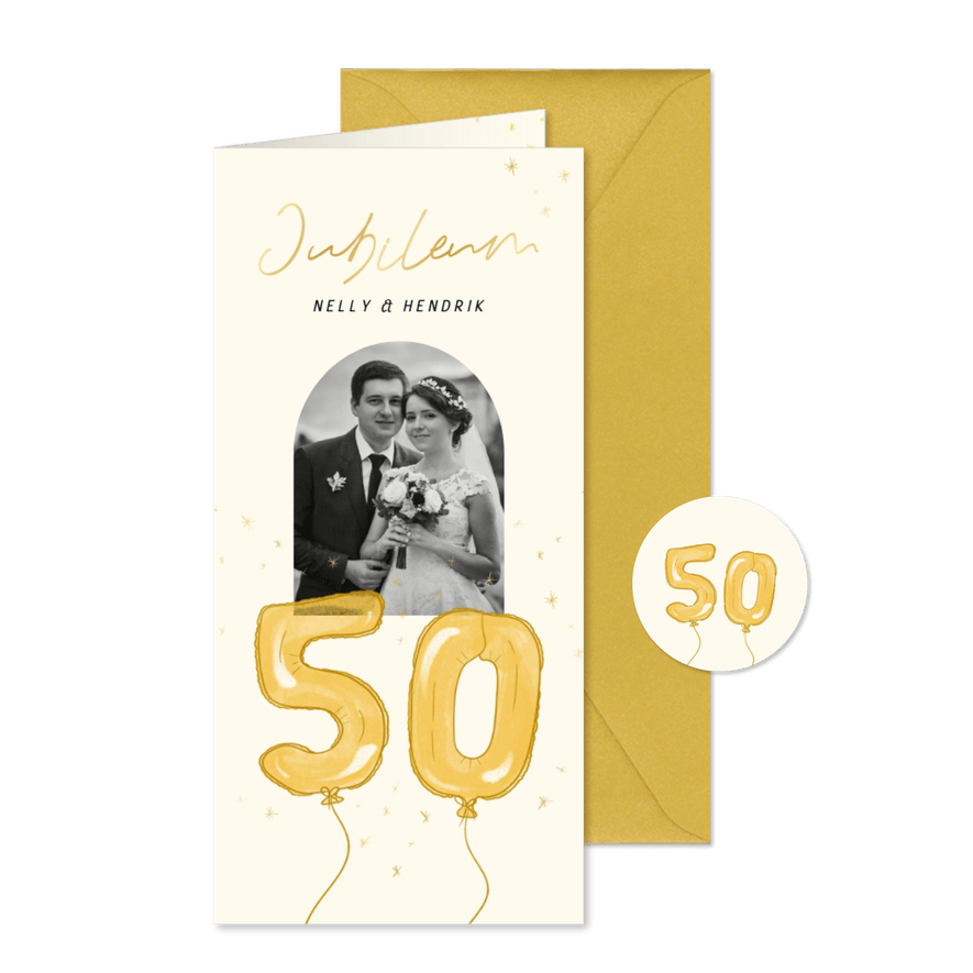 Jubileumkaartje met gouden cijfer ballonnen 50 en foto - Kaartimpressie