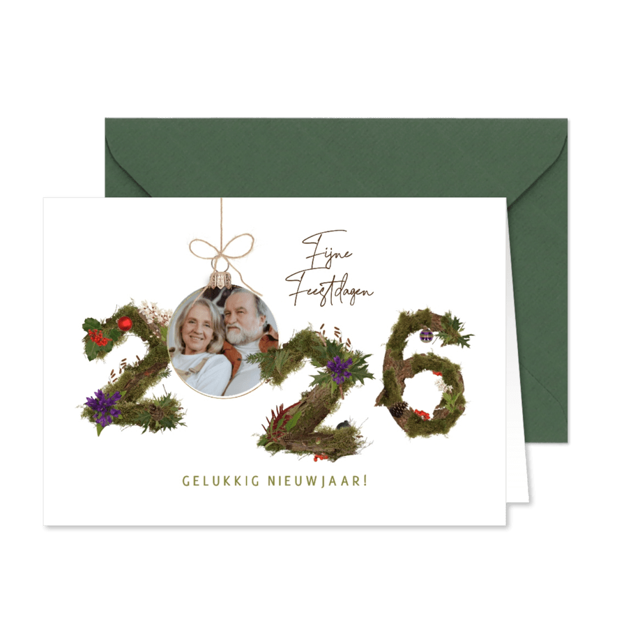 Kerstkaart 2026 natuur en kerstbal foto - Kaartimpressie