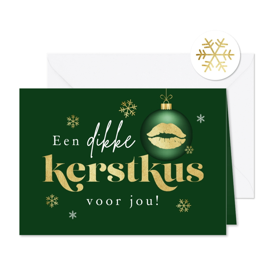 Kerstkaart een dikke kerstkus voor jou kerstbal goud sneeuw - Kaartimpressie