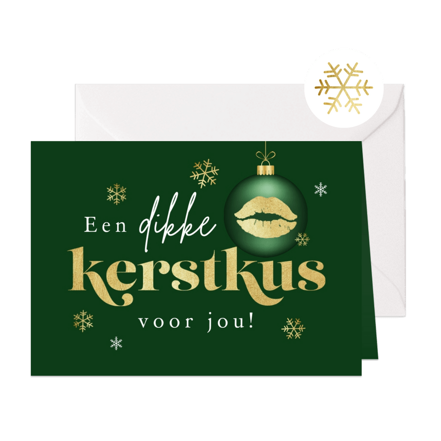 Kerstkaart een dikke kerstkus voor jou kerstbal goud sneeuw - Kaartimpressie