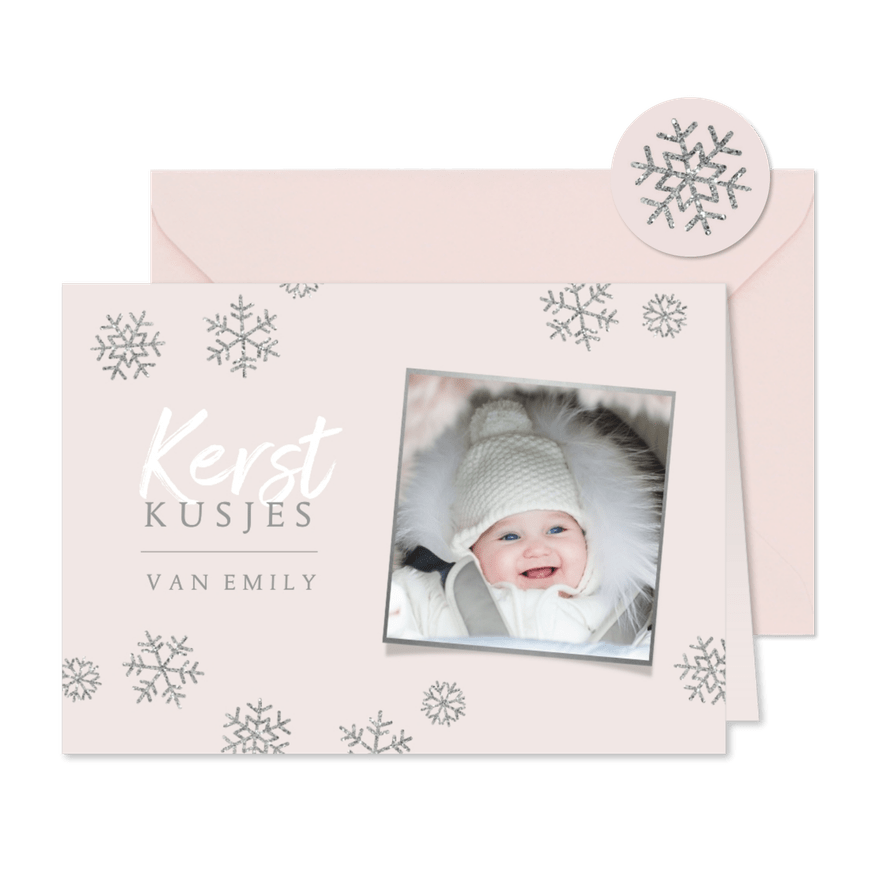 Kerstkaart eigen foto 'Kerstkusjes' roze - Kaartimpressie