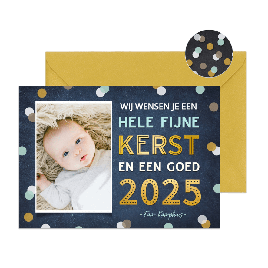 Kerstkaart enkel met vrolijke confetti, goud en eigen foto - Kaartimpressie